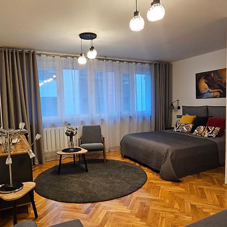 Przytulnie W Samym Centrum Warszawy Warsaw Luaran gambar